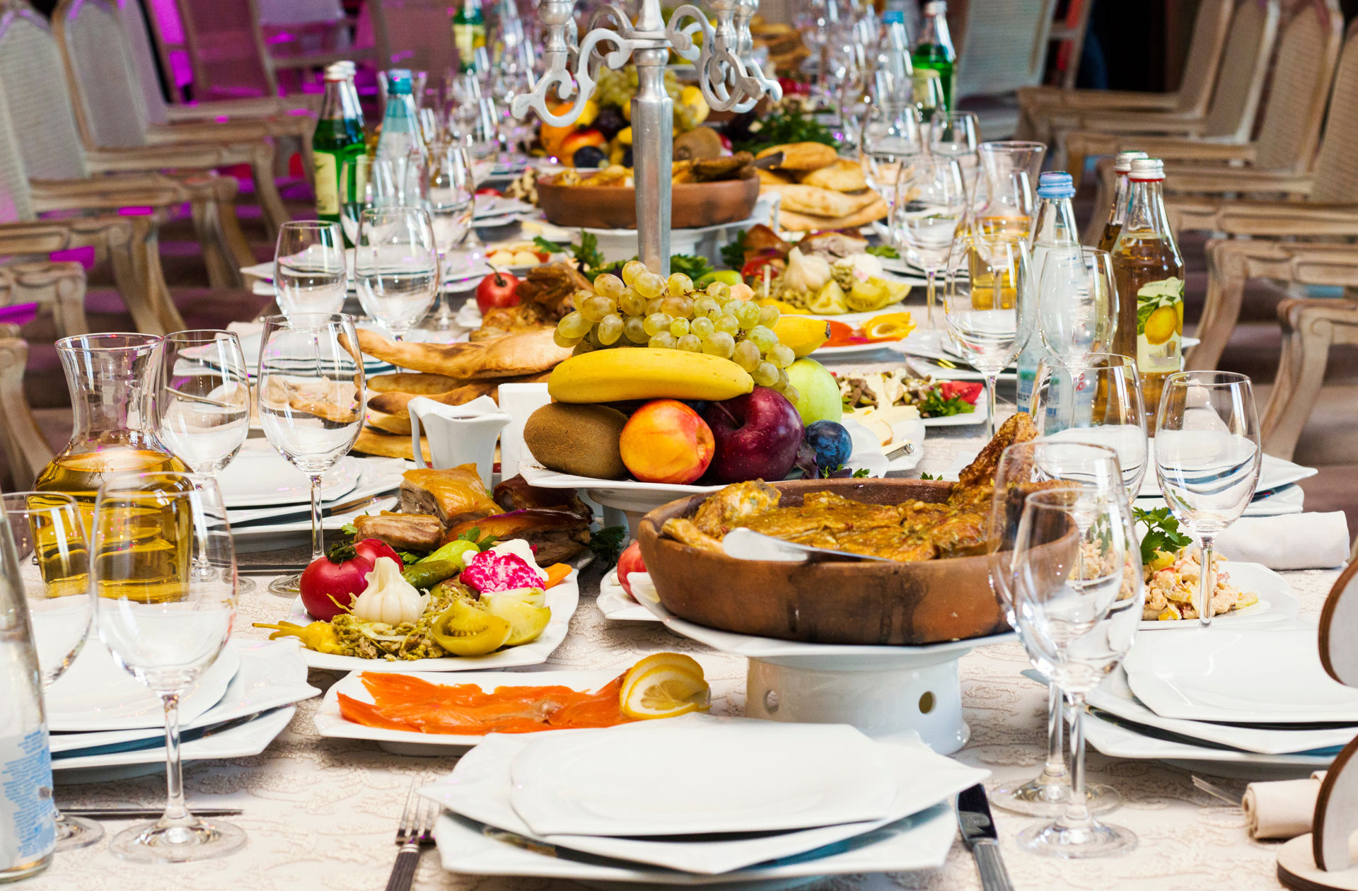 Georgische Tafel, Essen und Trinken